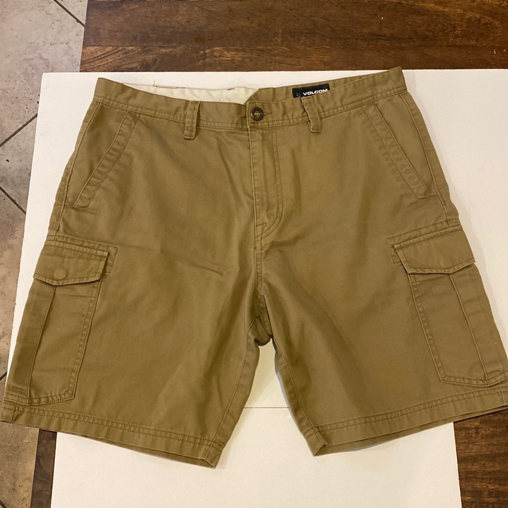 Volcom cargo shorts euc 36x20